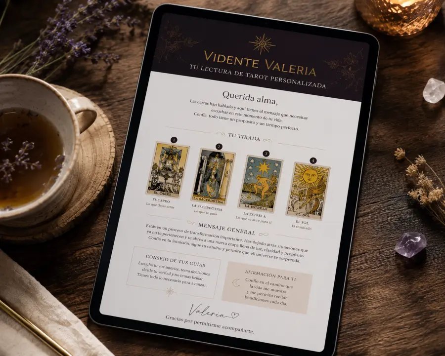 Mockup de lectura de tarot personalizada en tablet mostrando cartas y interpretación